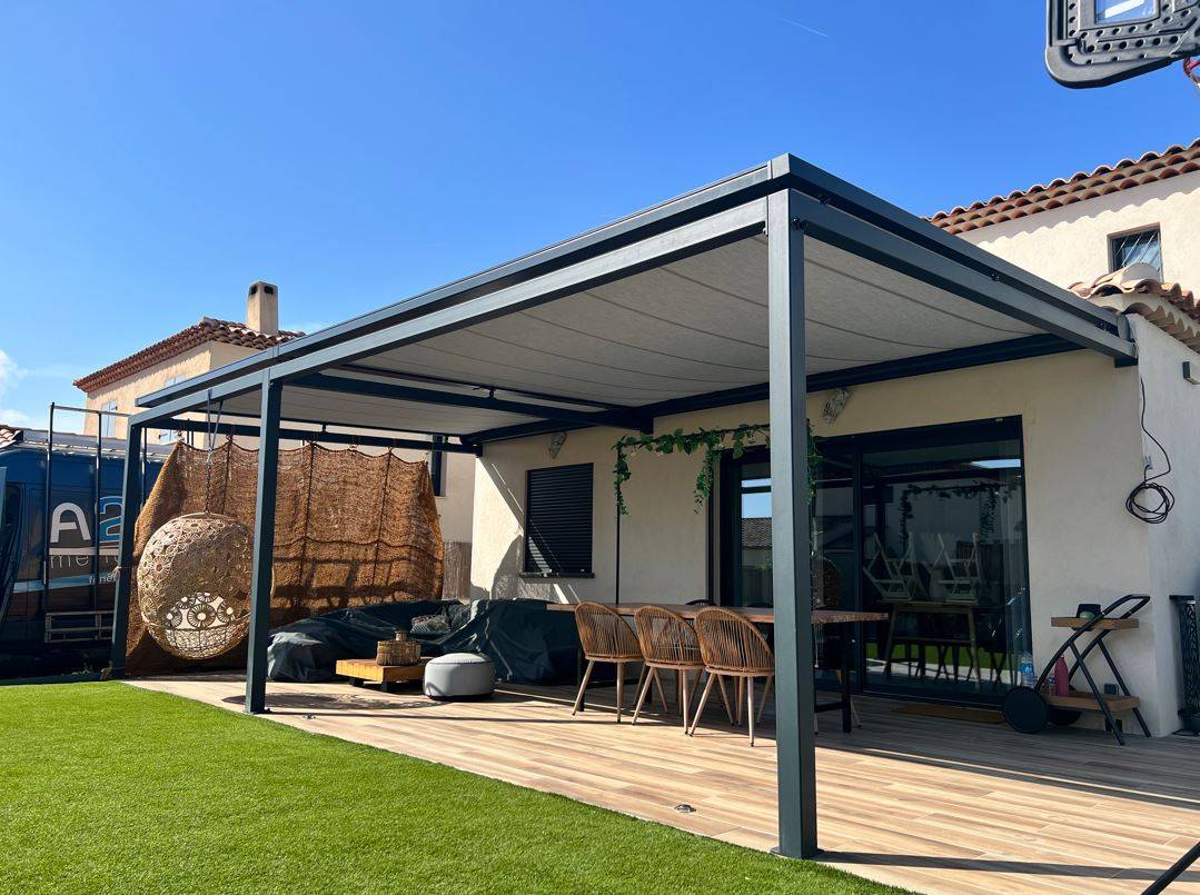 Store pergola motorisé à Hyères