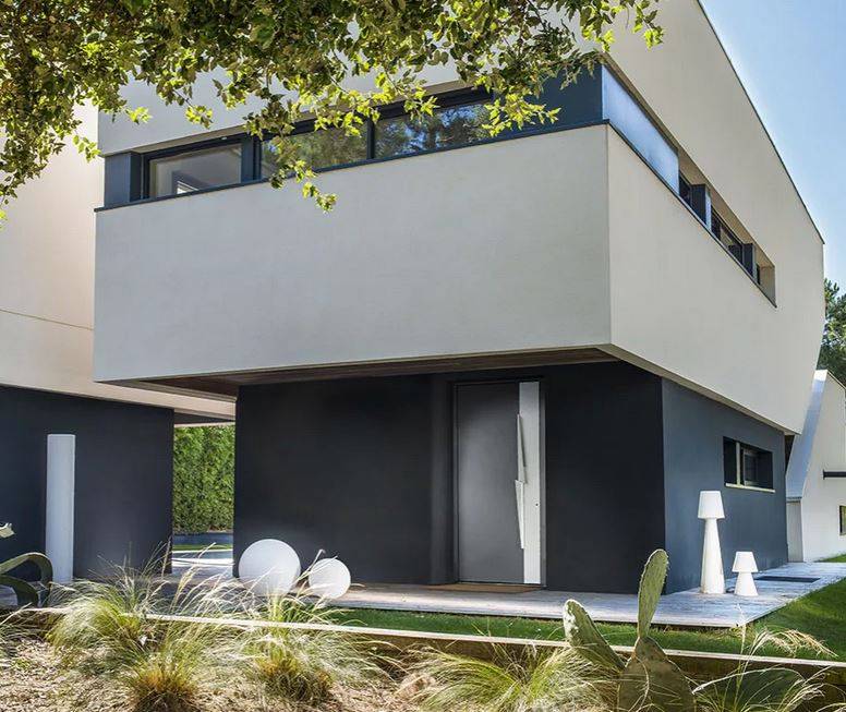 Porte d'entrée en alu moderne à Sanary