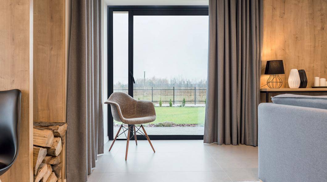 Baie à galandage alu à Six-Fours