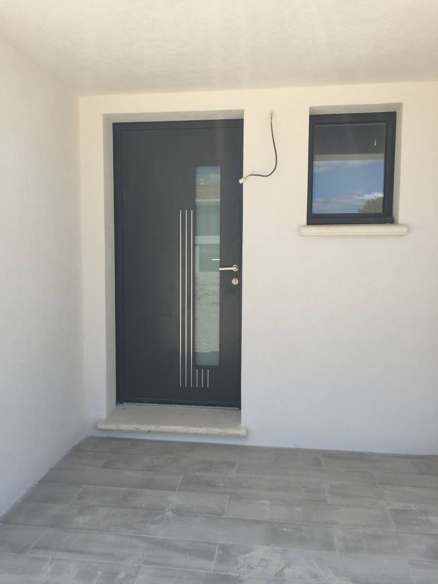 Porte d'éntrée pour logement neuf Toulon