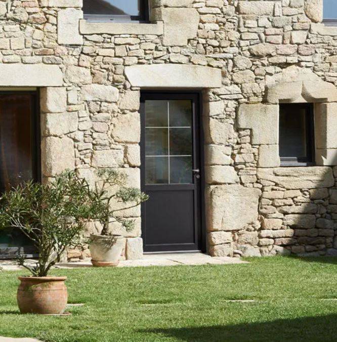 Porte PVC pour maison de campagne Le Beausset