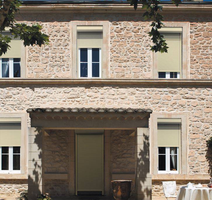 Pose de volets roulants en PVC à Evenos 