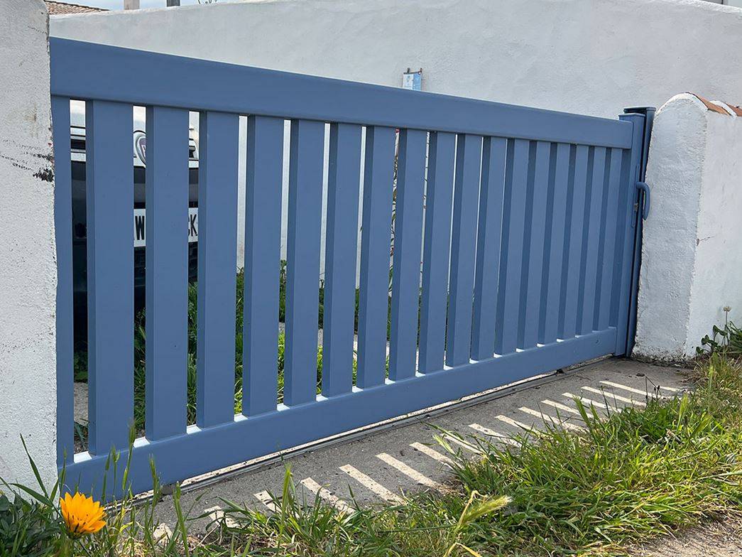 Prix d'un portail coulissant alu à lames à Saint-Mandrier