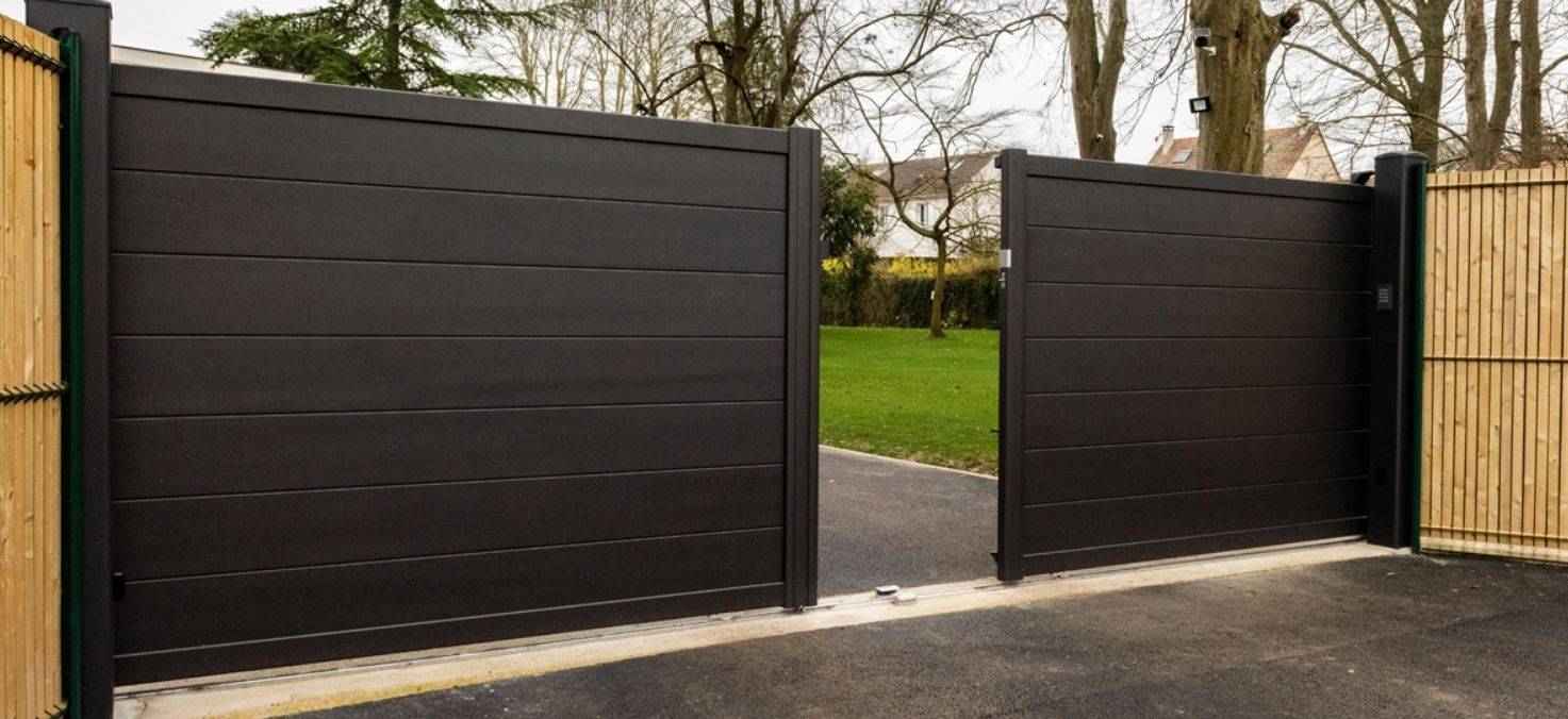 Portail coulissant antogoniste sur rail en alu Six-Fours