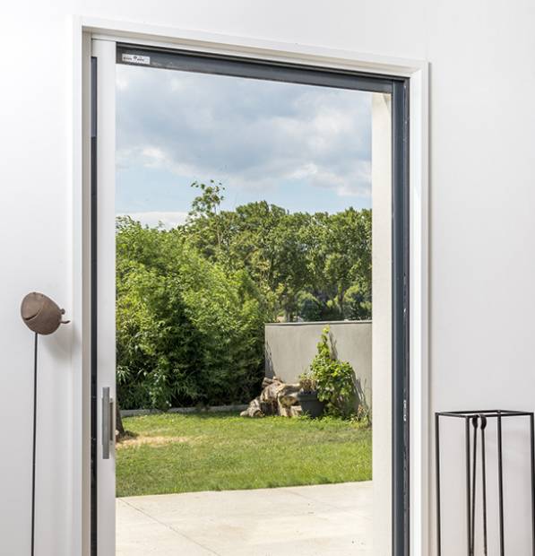 Vante et pose de baies vitrées à galandage dans le Var