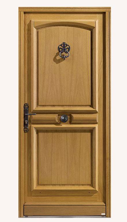 Porte en bois traditionnelle à Ollioules