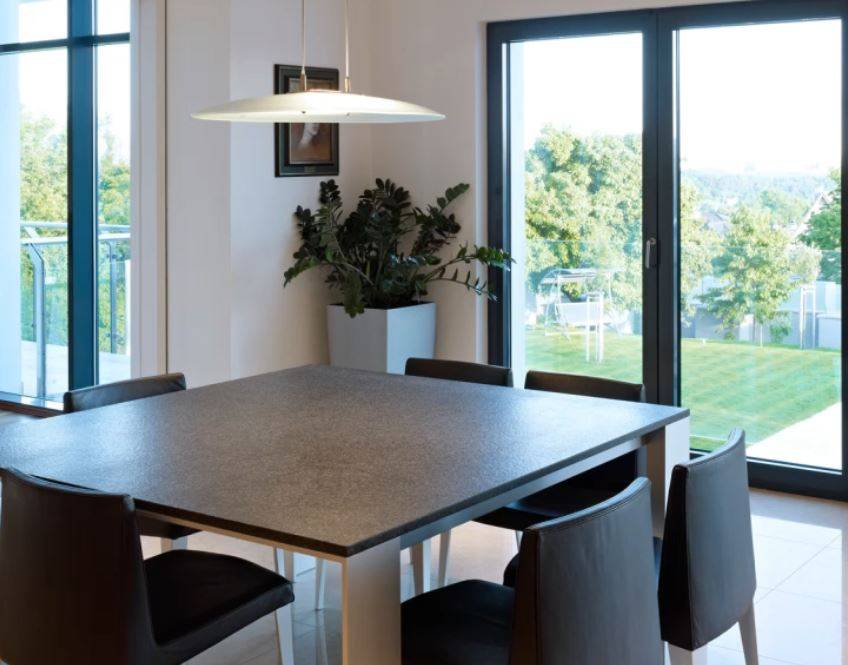 Fenêtres en alu design et isolantes à Six-Fours Les Plages dans le Var