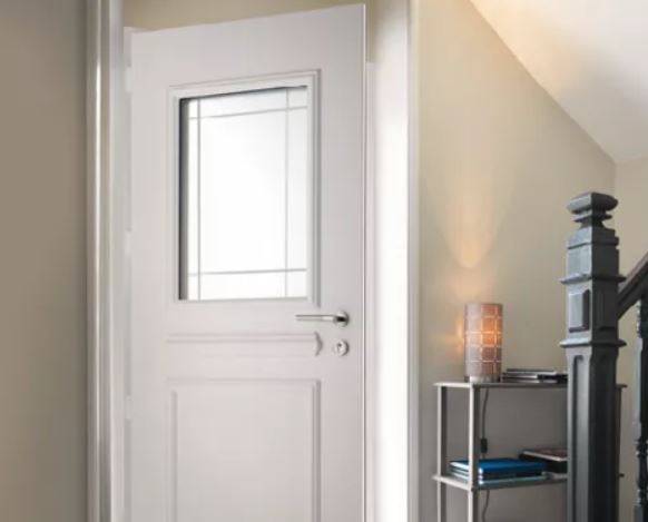 Porte d'entrée alu avec vitrage à Six-Fours