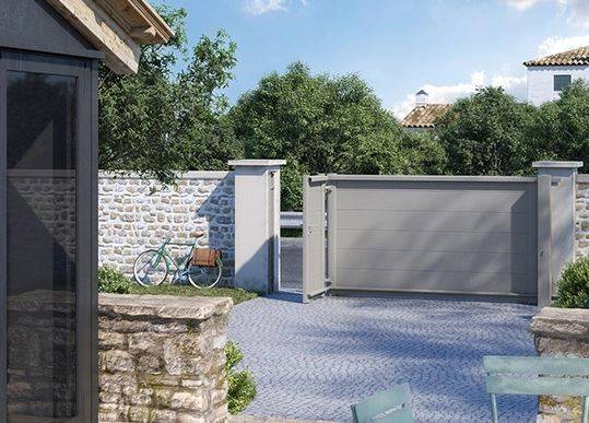 Portail coulissant avec portillon à Evenos