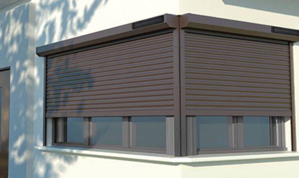 Coût des volets roulants à énergie solaire dans le Var à Carqueiranne