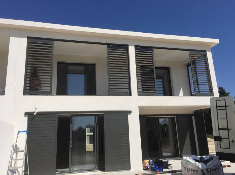 Pose de volets coulissants à Toulon dans le Var