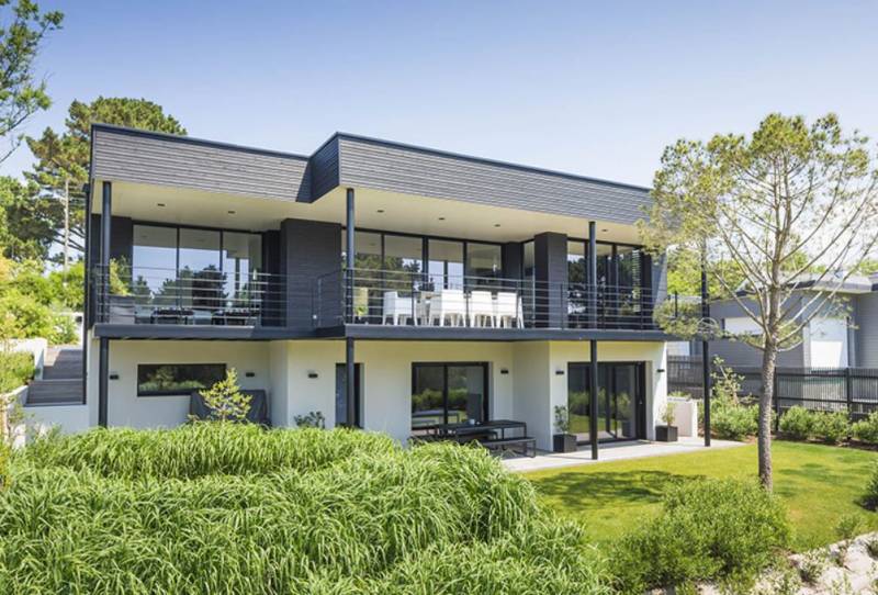 Pose de fenêtres contemporaines en alu sur Toulon dans le 83