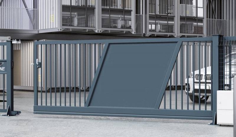 Pose d'un grand portail industriel en alu à Hyères