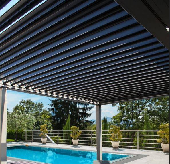 Pose d'une pergola bioclimatique à Bandol dans le Var