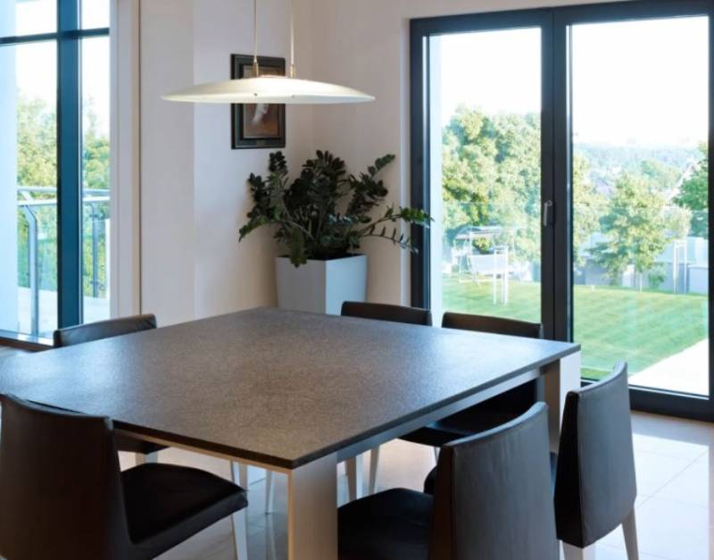 Fenêtres en alu design et isolantes à Six-Fours Les Plages dans le Var