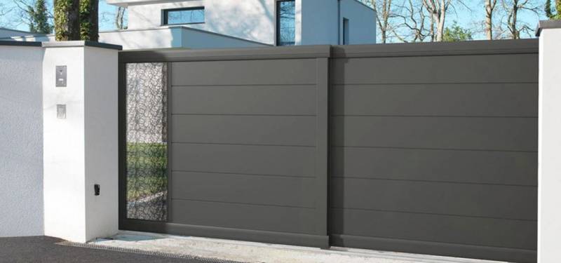 Portail télescopique alu motorisé à Six-Fours