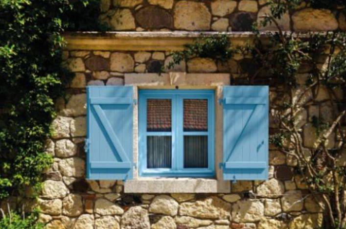 Volet battant en PVC à La Cadière d'Azur Var